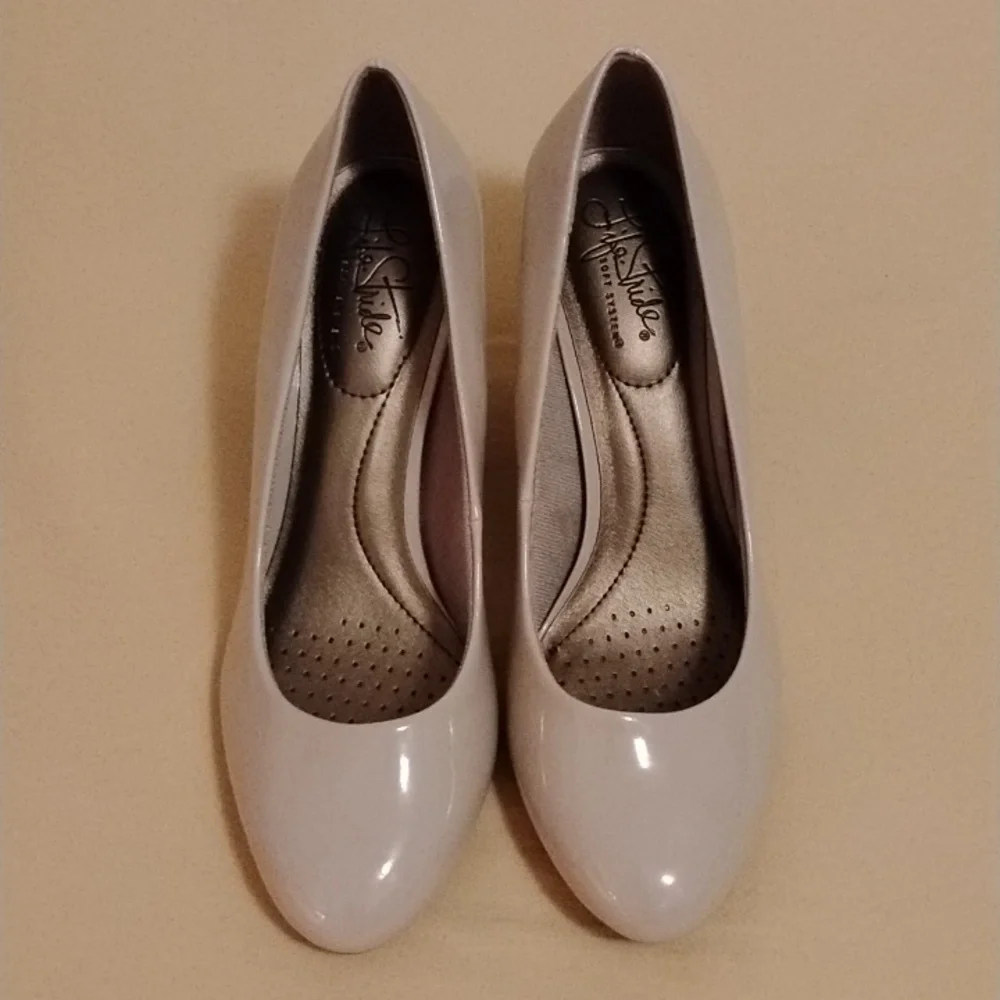 Life Stride Parigi Pumps Taupe Size 7 1/2 Wide NIB - Picture 3 of 5
